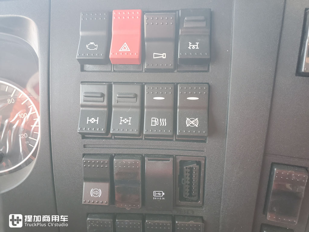 非常少见的豪沃T7前四后八自卸车实拍,车主说50多万买的,都有啥配置? - 第13张 - 提加商用车网 非常少见的豪沃T7前四后八自卸车实拍,车主说50多万买的,都有啥配置? - 第13张