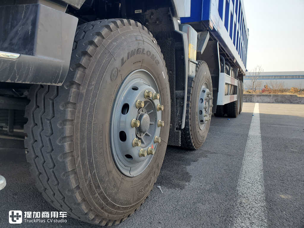 非常少见的豪沃T7前四后八自卸车实拍,车主说50多万买的,都有啥配置? - 第21张 - 提加商用车网 非常少见的豪沃T7前四后八自卸车实拍,车主说50多万买的,都有啥配置? - 第21张