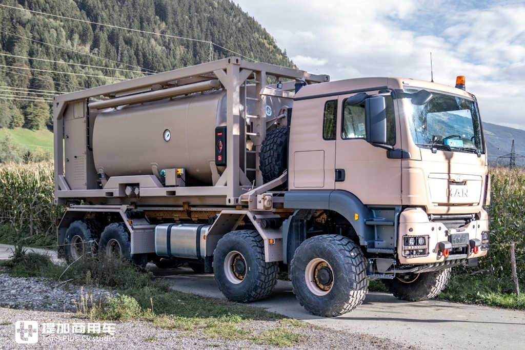 8X8全驱,全身多处特殊改装,带您见识一款德国MAN打造的战地卡车 - 第1张 - 提加商用车网 8X8全驱,全身多处特殊改装,带您见识一款德国MAN打造的战地卡车 - 第1张