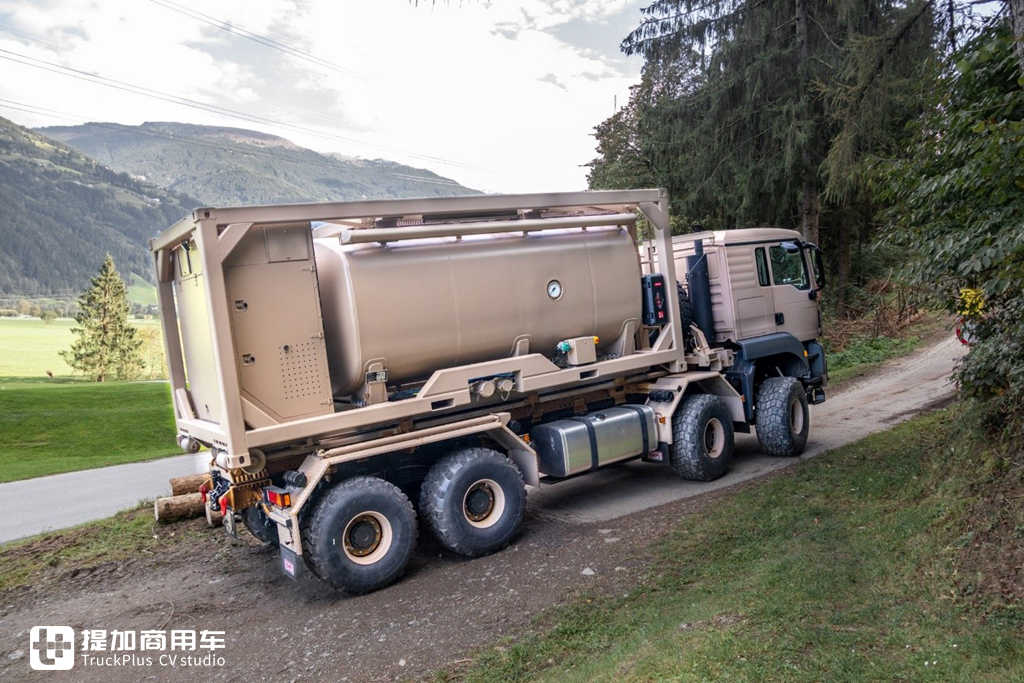 8X8全驱,全身多处特殊改装,带您见识一款德国MAN打造的战地卡车 - 第3张 - 提加商用车网 8X8全驱,全身多处特殊改装,带您见识一款德国MAN打造的战地卡车 - 第3张