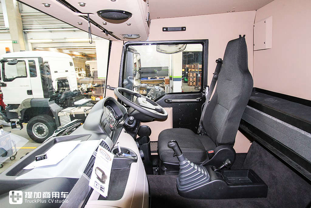 8X8全驱,全身多处特殊改装,带您见识一款德国MAN打造的战地卡车 - 第9张 - 提加商用车网 8X8全驱,全身多处特殊改装,带您见识一款德国MAN打造的战地卡车 - 第9张