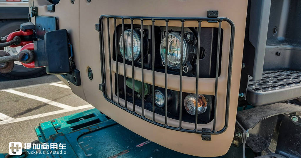 8X8全驱,全身多处特殊改装,带您见识一款德国MAN打造的战地卡车 - 第10张 - 提加商用车网 8X8全驱,全身多处特殊改装,带您见识一款德国MAN打造的战地卡车 - 第10张