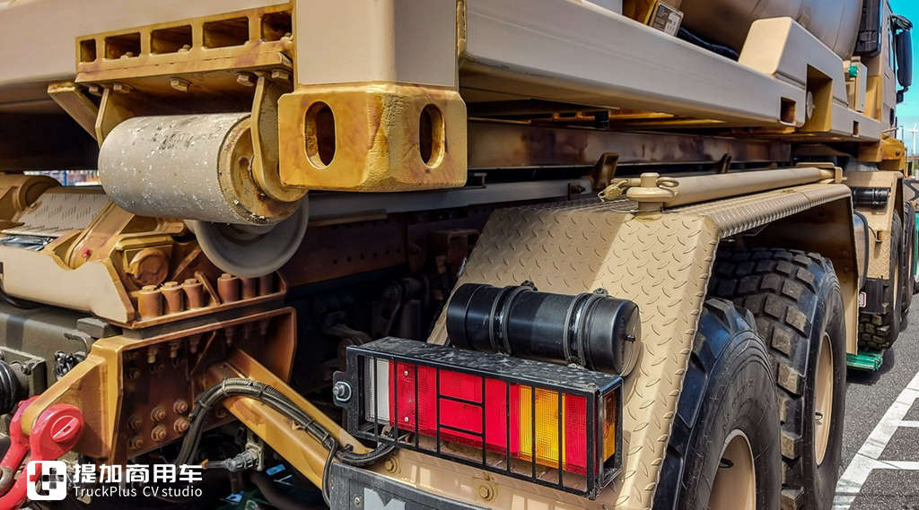 8X8全驱,全身多处特殊改装,带您见识一款德国MAN打造的战地卡车 - 第17张 - 提加商用车网 8X8全驱,全身多处特殊改装,带您见识一款德国MAN打造的战地卡车 - 第17张