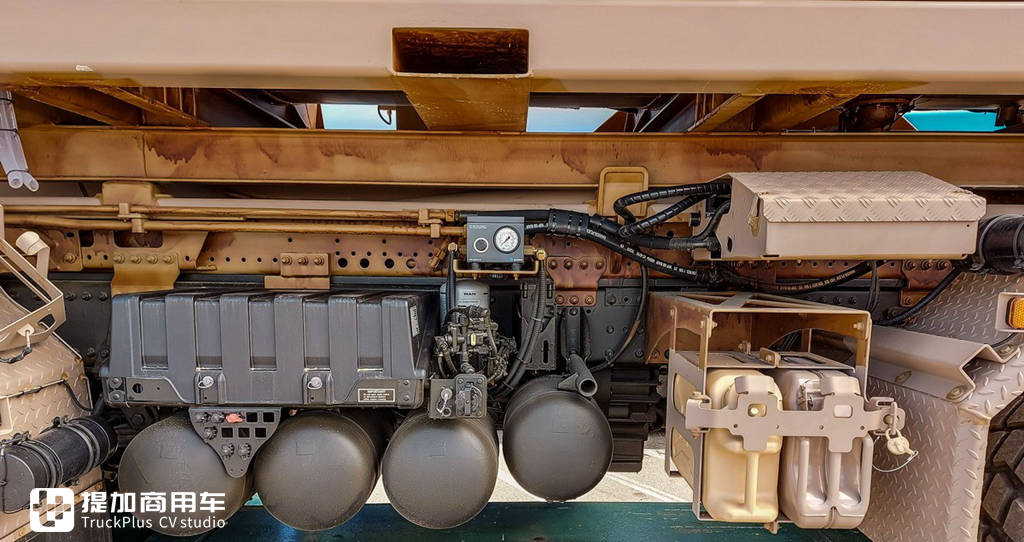 8X8全驱,全身多处特殊改装,带您见识一款德国MAN打造的战地卡车 - 第23张 - 提加商用车网 8X8全驱,全身多处特殊改装,带您见识一款德国MAN打造的战地卡车 - 第23张