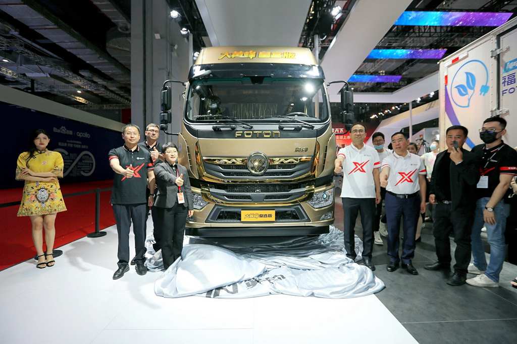 至尊 “龙椅”亮相上海  奥铃大黄蜂皇宫版全球发布 - 第1张 - 提加商用车网 至尊 “龙椅”亮相上海  奥铃大黄蜂皇宫版全球发布 - 第1张