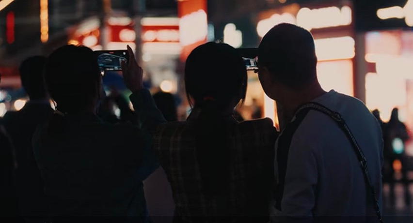 惊现江汉路步行街,东风凯普特星云再次“破格”出圈 - 第2张 - 提加商用车网 惊现江汉路步行街,东风凯普特星云再次“破格”出圈 - 第2张