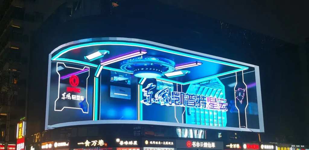 惊现江汉路步行街,东风凯普特星云再次“破格”出圈 - 第5张 - 提加商用车网 惊现江汉路步行街,东风凯普特星云再次“破格”出圈 - 第5张