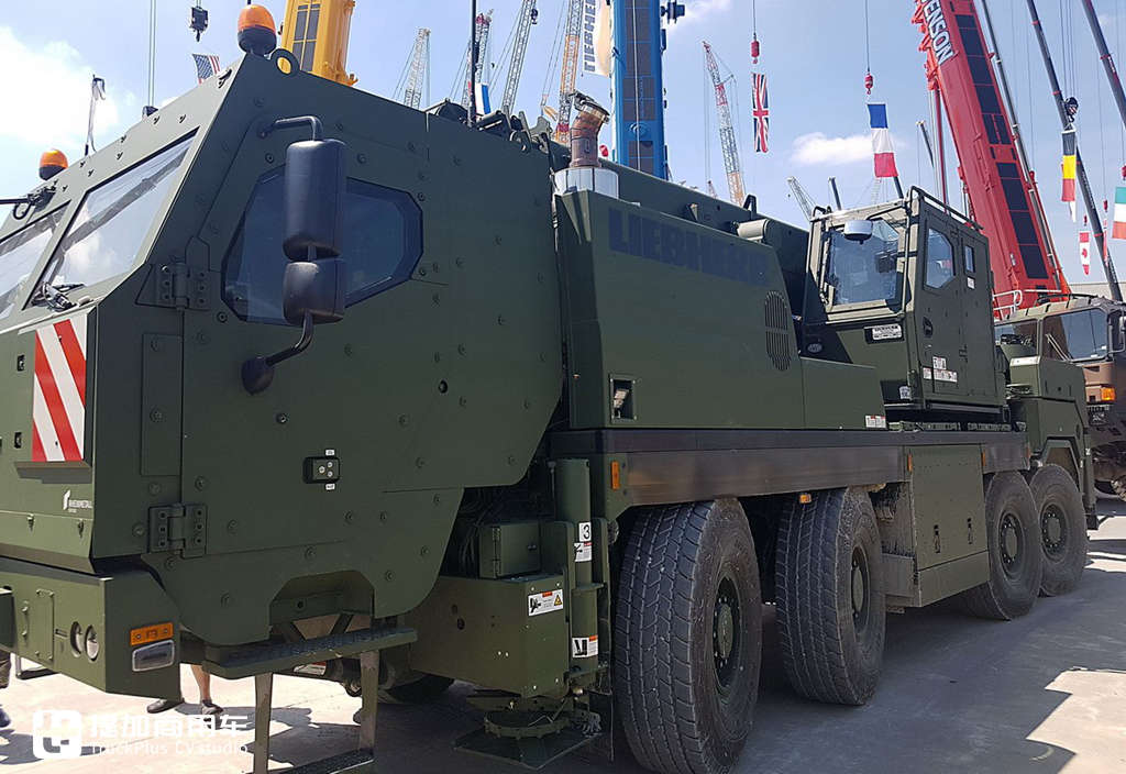 利勃海尔向公众展出G-BKF装甲救援起重机,再带您好好看看这款战地“机甲怪兽” - 第7张 - 提加商用车网 利勃海尔向公众展出G-BKF装甲救援起重机,再带您好好看看这款战地“机甲怪兽” - 第7张