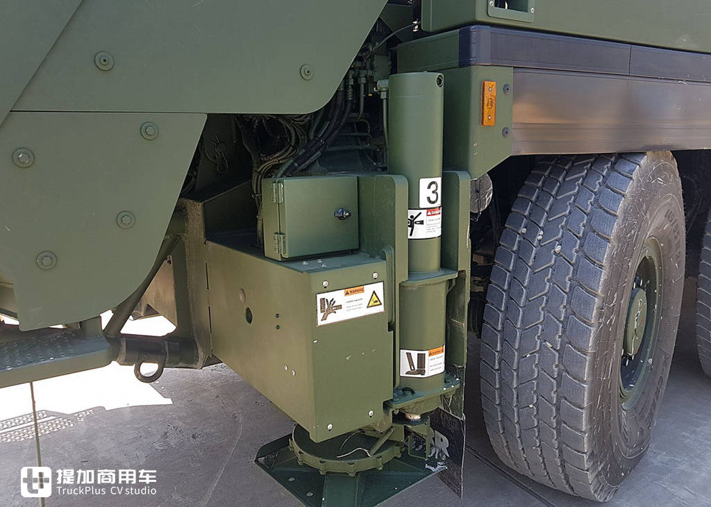 利勃海尔向公众展出G-BKF装甲救援起重机,再带您好好看看这款战地“机甲怪兽” - 第10张 - 提加商用车网 利勃海尔向公众展出G-BKF装甲救援起重机,再带您好好看看这款战地“机甲怪兽” - 第10张