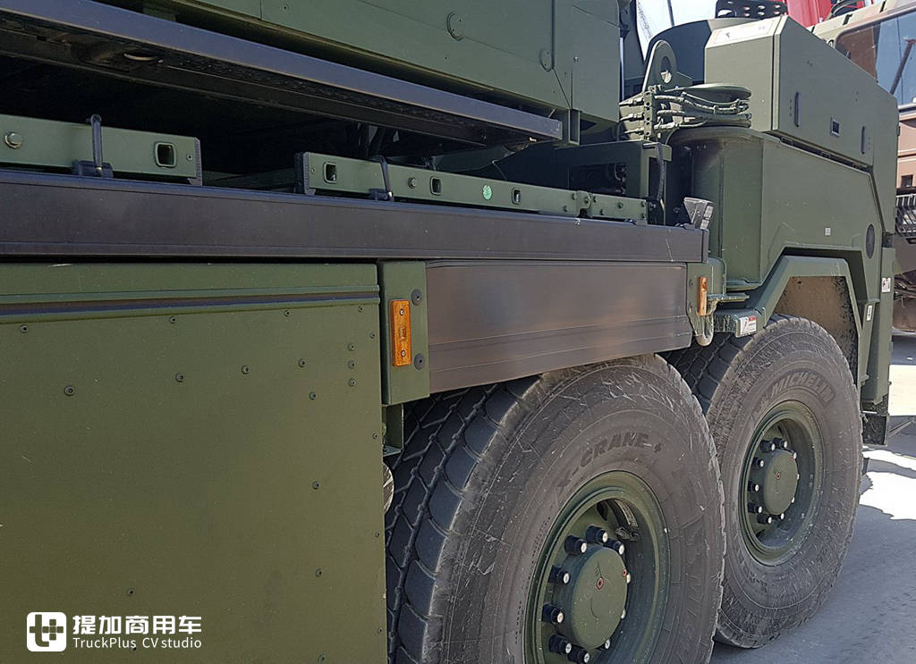 利勃海尔向公众展出G-BKF装甲救援起重机,再带您好好看看这款战地“机甲怪兽” - 第13张 - 提加商用车网 利勃海尔向公众展出G-BKF装甲救援起重机,再带您好好看看这款战地“机甲怪兽” - 第13张