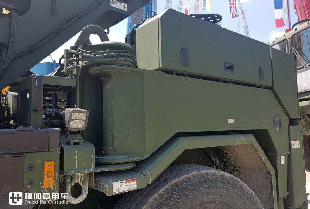 利勃海尔向公众展出G-BKF装甲救援起重机,再带您好好看看这款战地“机甲怪兽” - 第14张 - 提加商用车网 利勃海尔向公众展出G-BKF装甲救援起重机,再带您好好看看这款战地“机甲怪兽” - 第14张