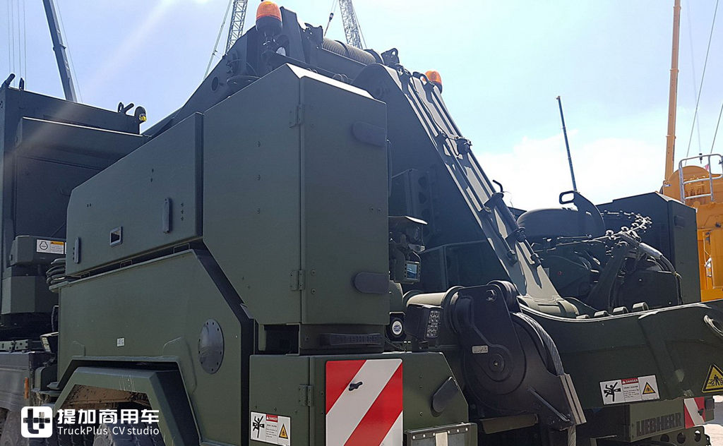 利勃海尔向公众展出G-BKF装甲救援起重机,再带您好好看看这款战地“机甲怪兽” - 第18张 - 提加商用车网 利勃海尔向公众展出G-BKF装甲救援起重机,再带您好好看看这款战地“机甲怪兽” - 第18张