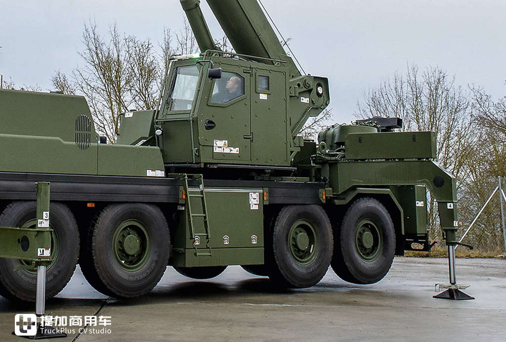 利勃海尔向公众展出G-BKF装甲救援起重机,再带您好好看看这款战地“机甲怪兽” - 第28张 - 提加商用车网 利勃海尔向公众展出G-BKF装甲救援起重机,再带您好好看看这款战地“机甲怪兽” - 第28张