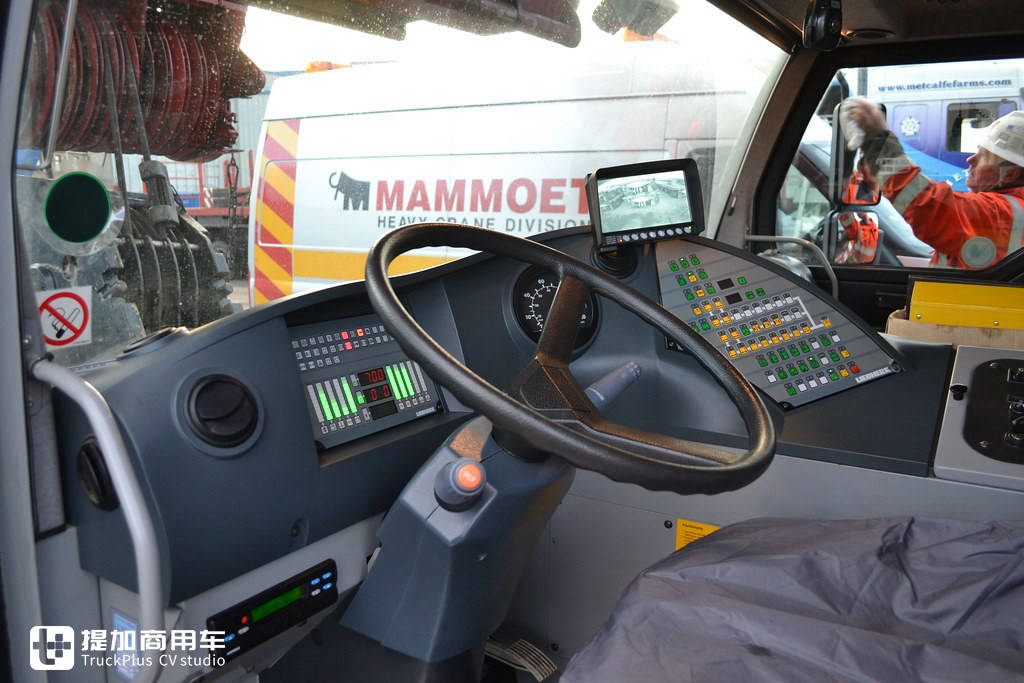 利勃海尔向公众展出G-BKF装甲救援起重机,再带您好好看看这款战地“机甲怪兽” - 第32张 - 提加商用车网 利勃海尔向公众展出G-BKF装甲救援起重机,再带您好好看看这款战地“机甲怪兽” - 第32张