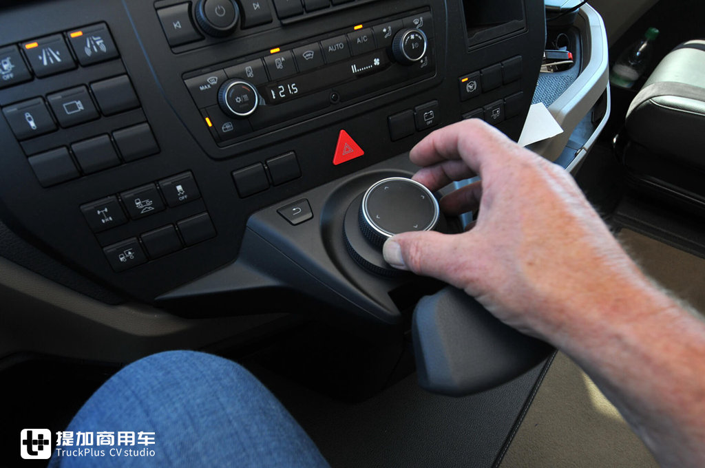 新一代曼恩TGX国内路演开始了,这车怎么样?欧洲媒体超详细评测告诉您 - 第29张 - 提加商用车网 新一代曼恩TGX国内路演开始了,这车怎么样?欧洲媒体超详细评测告诉您 - 第29张