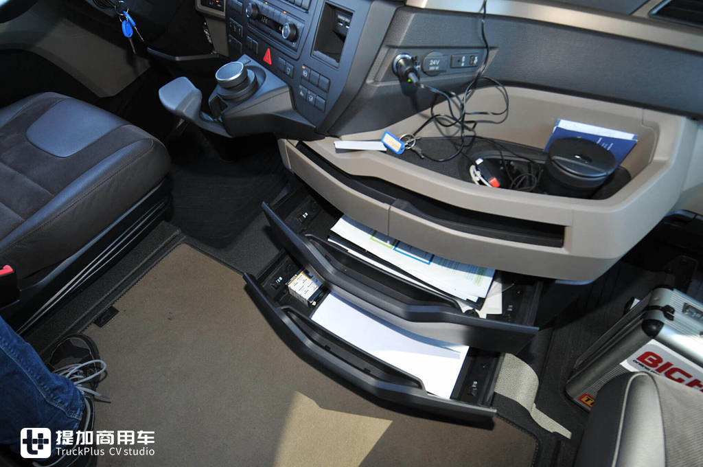 新一代曼恩TGX国内路演开始了,这车怎么样?欧洲媒体超详细评测告诉您 - 第32张 - 提加商用车网 新一代曼恩TGX国内路演开始了,这车怎么样?欧洲媒体超详细评测告诉您 - 第32张