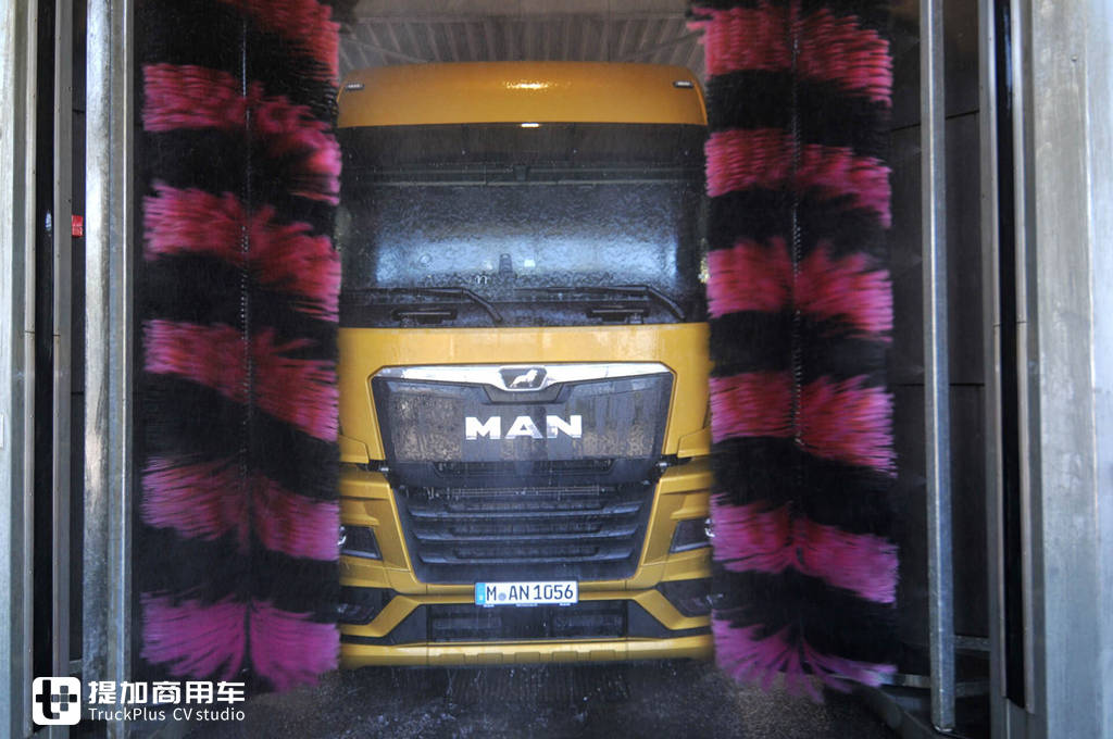 新一代曼恩TGX国内路演开始了,这车怎么样?欧洲媒体超详细评测告诉您 - 第41张 - 提加商用车网 新一代曼恩TGX国内路演开始了,这车怎么样?欧洲媒体超详细评测告诉您 - 第41张