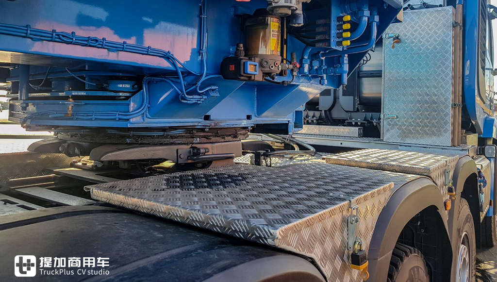 大件运输卡车一般都什么配置?这辆4轴625马力的奔驰Arocs告诉您 - 第15张 - 提加商用车网 大件运输卡车一般都什么配置?这辆4轴625马力的奔驰Arocs告诉您 - 第15张