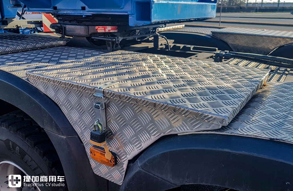 大件运输卡车一般都什么配置?这辆4轴625马力的奔驰Arocs告诉您 - 第18张 - 提加商用车网 大件运输卡车一般都什么配置?这辆4轴625马力的奔驰Arocs告诉您 - 第18张