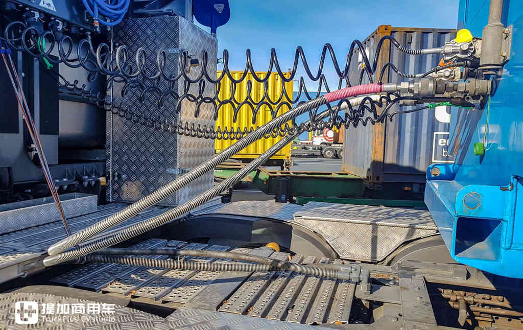 大件运输卡车一般都什么配置?这辆4轴625马力的奔驰Arocs告诉您 - 第20张 - 提加商用车网 大件运输卡车一般都什么配置?这辆4轴625马力的奔驰Arocs告诉您 - 第20张