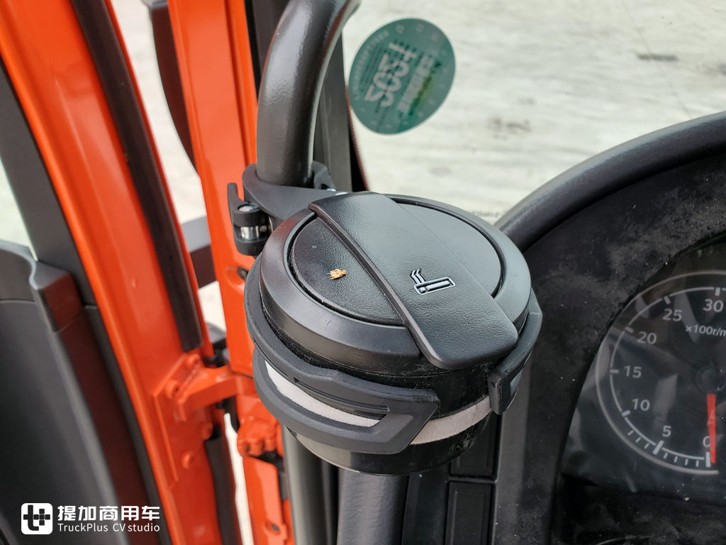 重汽产的准大件运输牵引车,这款汕德卡除了能重载,车辆舒适性也不错 - 第9张 - 提加商用车网 重汽产的准大件运输牵引车,这款汕德卡除了能重载,车辆舒适性也不错 - 第9张