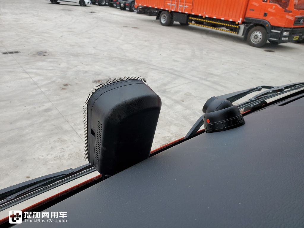 重汽产的准大件运输牵引车,这款汕德卡除了能重载,车辆舒适性也不错 - 第12张 - 提加商用车网 重汽产的准大件运输牵引车,这款汕德卡除了能重载,车辆舒适性也不错 - 第12张