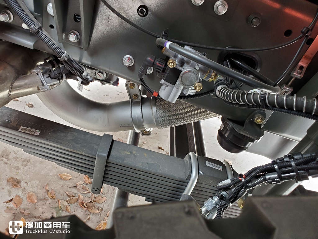 重汽产的准大件运输牵引车,这款汕德卡除了能重载,车辆舒适性也不错 - 第15张 - 提加商用车网 重汽产的准大件运输牵引车,这款汕德卡除了能重载,车辆舒适性也不错 - 第15张