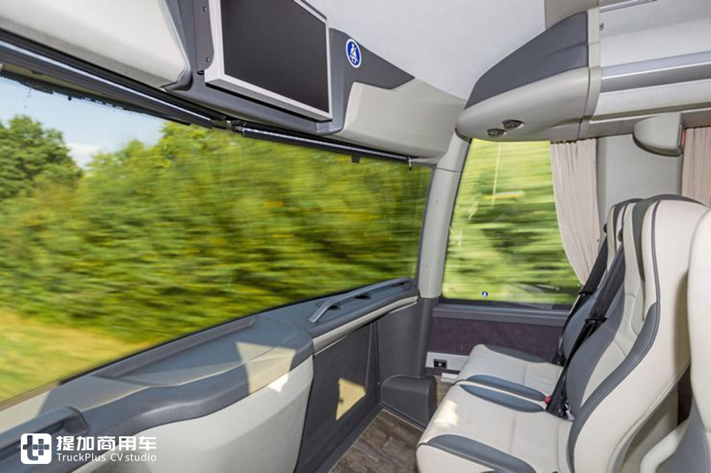 VDL-FDD2-141-Doppeldecker-Reiseb