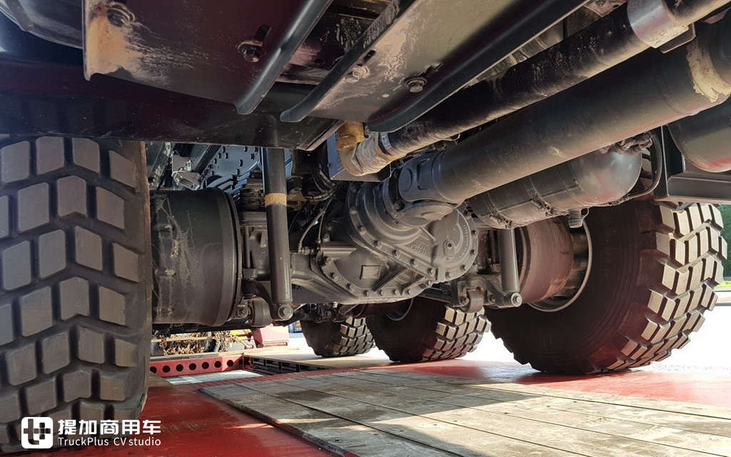 8X8驱动,中东土豪定制的奔驰Zetros长头卡车,配置真独特 - 第19张 - 提加商用车网 8X8驱动,中东土豪定制的奔驰Zetros长头卡车,配置真独特 - 第19张