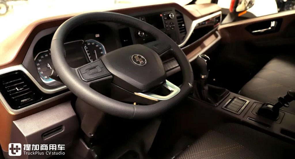 陕汽自己打造的合规蓝牌轻卡，全新轩德翼9，这外观内饰真不错 - 第7张