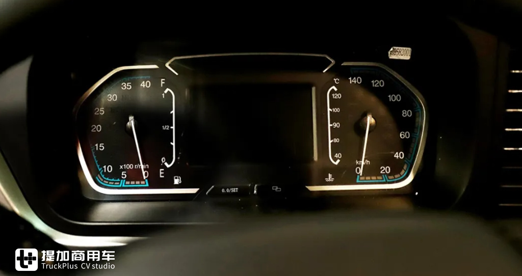 陕汽自己打造的合规蓝牌轻卡，全新轩德翼9，这外观内饰真不错 - 第9张