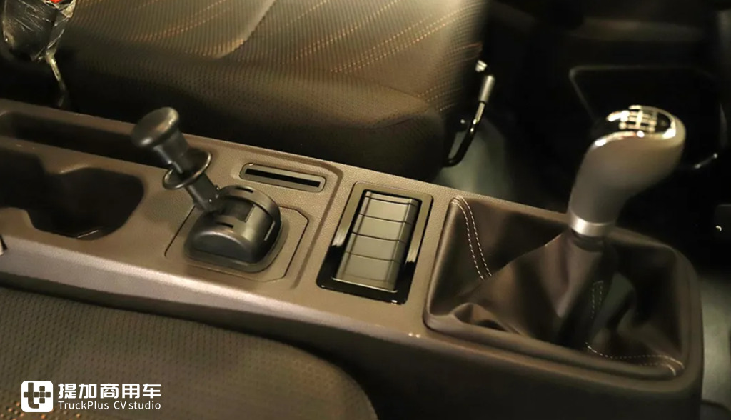 陕汽自己打造的合规蓝牌轻卡，全新轩德翼9，这外观内饰真不错 - 第10张