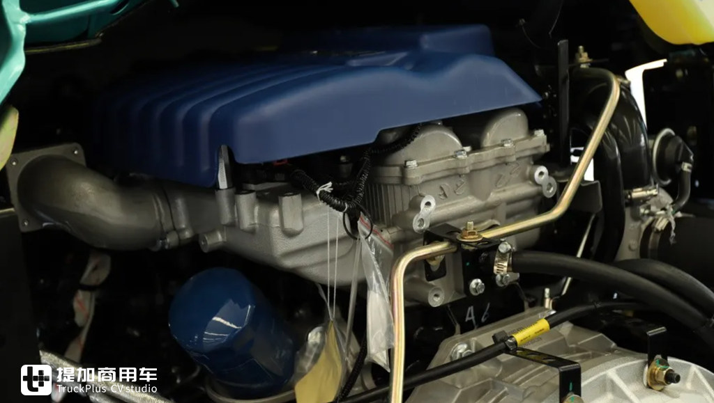 陕汽自己打造的合规蓝牌轻卡，全新轩德翼9，这外观内饰真不错 - 第11张