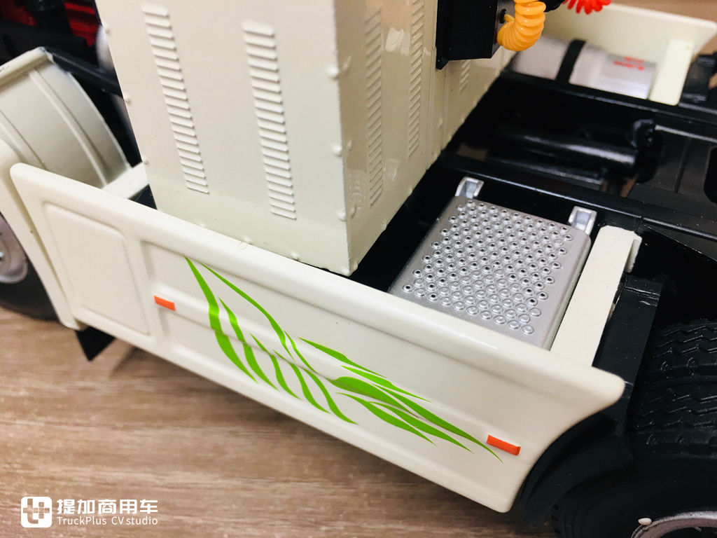联合卡车U系LNG牵引车模型实拍,官方经常降价,还是很值得入手的 - 第30张 - 提加商用车网 联合卡车U系LNG牵引车模型实拍,官方经常降价,还是很值得入手的 - 第30张