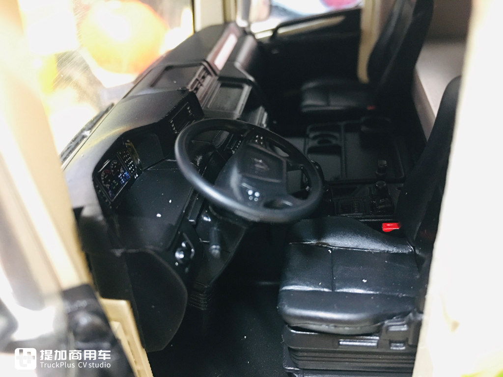 联合卡车U系LNG牵引车模型实拍,官方经常降价,还是很值得入手的 - 第19张 - 提加商用车网 联合卡车U系LNG牵引车模型实拍,官方经常降价,还是很值得入手的 - 第19张