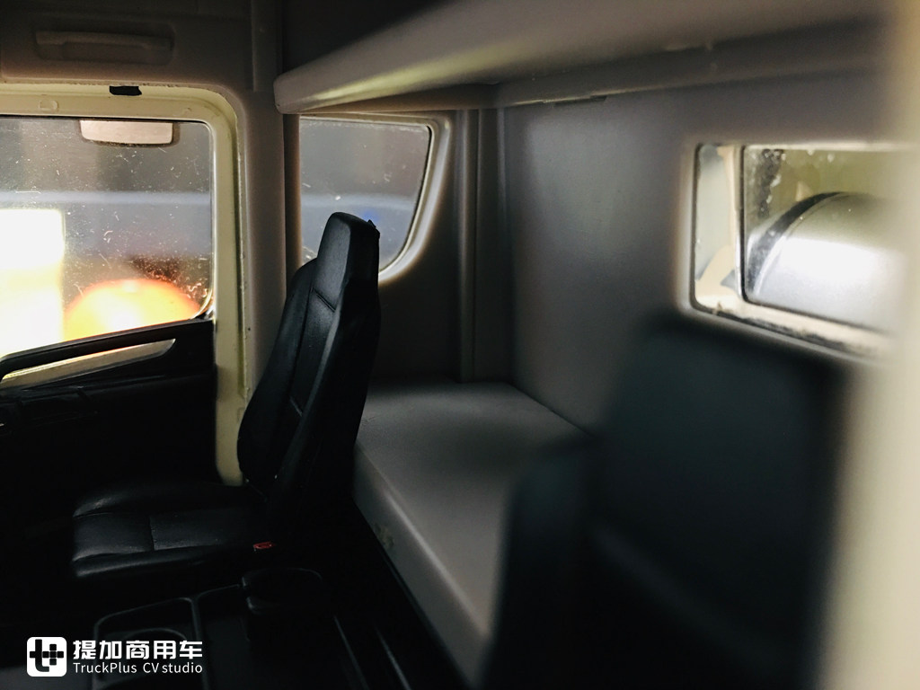联合卡车U系LNG牵引车模型实拍,官方经常降价,还是很值得入手的 - 第20张 - 提加商用车网 联合卡车U系LNG牵引车模型实拍,官方经常降价,还是很值得入手的 - 第20张