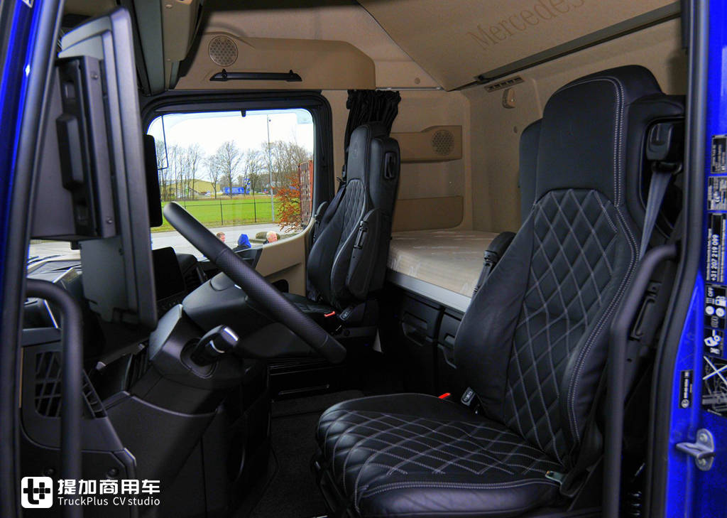 BIGTruck评测7大欧卡旗舰车型驾驶室舒适性,先带您看看斯、沃、奔、曼谁最强! - 第10张 - 提加商用车网 BIGTruck评测7大欧卡旗舰车型驾驶室舒适性,先带您看看斯、沃、奔、曼谁最强! - 第10张