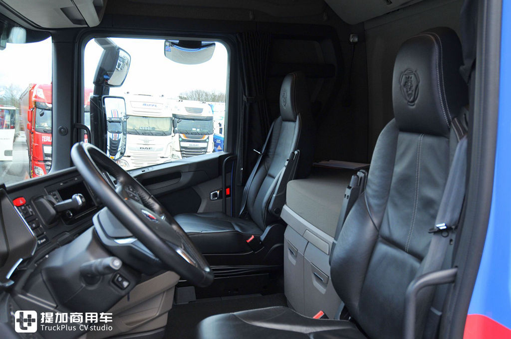 BIGTruck评测7大欧卡旗舰车型驾驶室舒适性,先带您看看斯、沃、奔、曼谁最强! - 第16张 - 提加商用车网 BIGTruck评测7大欧卡旗舰车型驾驶室舒适性,先带您看看斯、沃、奔、曼谁最强! - 第16张
