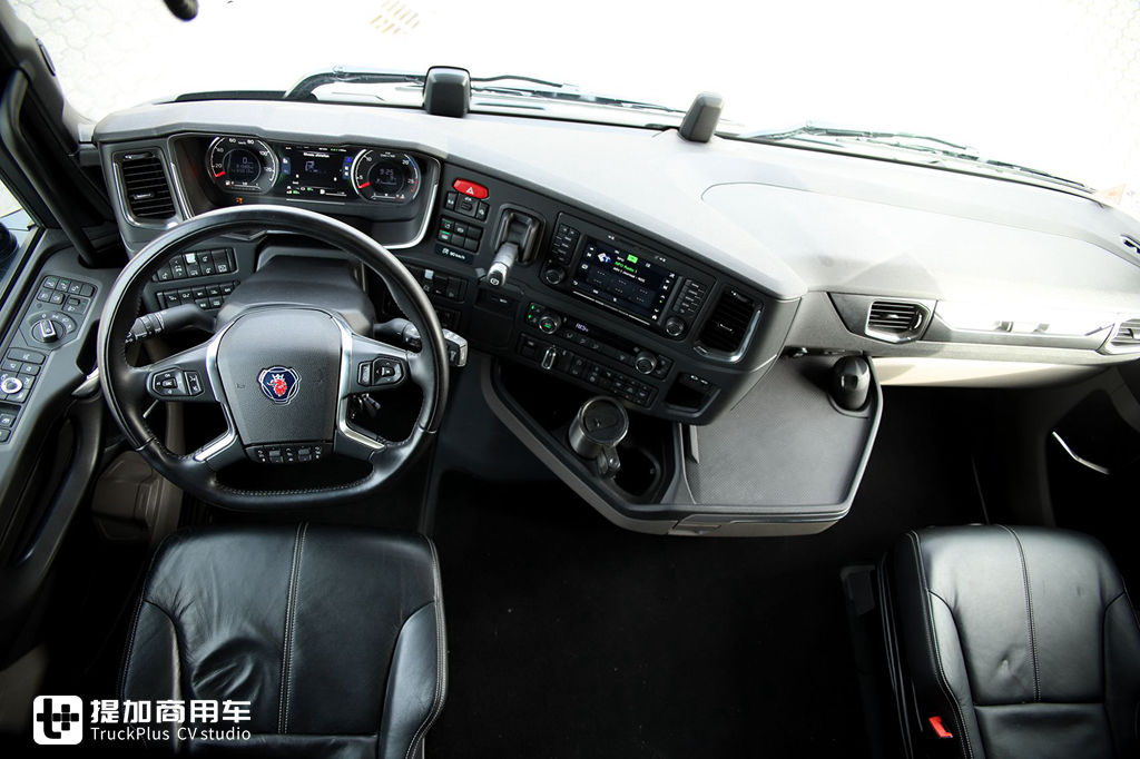 BIGTruck评测7大欧卡旗舰车型驾驶室舒适性,先带您看看斯、沃、奔、曼谁最强! - 第20张 - 提加商用车网 BIGTruck评测7大欧卡旗舰车型驾驶室舒适性,先带您看看斯、沃、奔、曼谁最强! - 第20张