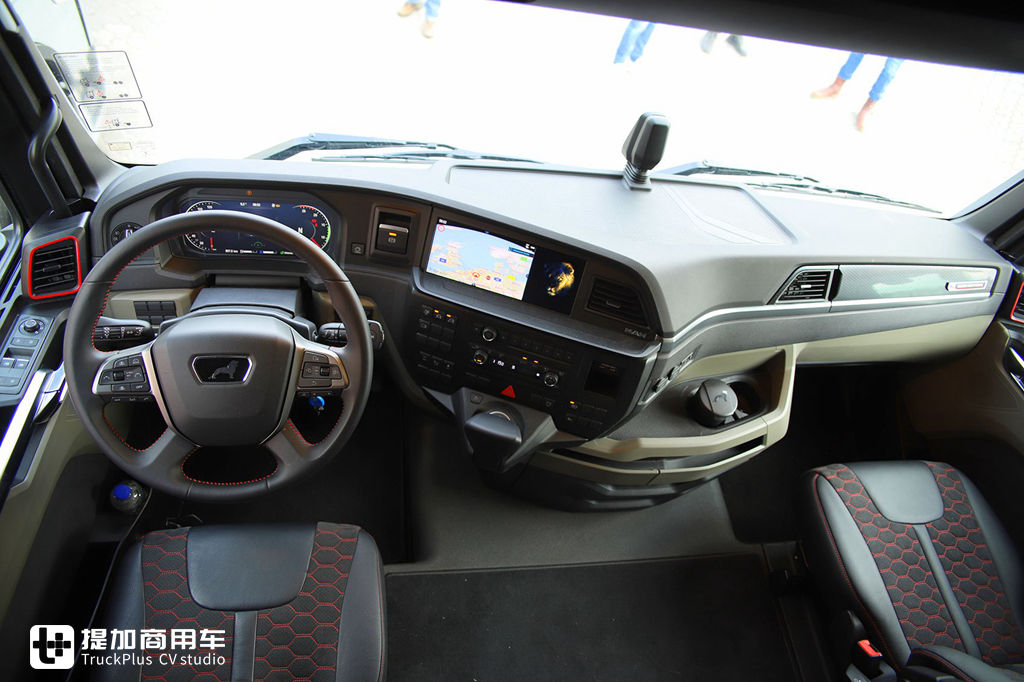 BIGTruck评测7大欧卡旗舰车型驾驶室舒适性,先带您看看斯、沃、奔、曼谁最强! - 第30张 - 提加商用车网 BIGTruck评测7大欧卡旗舰车型驾驶室舒适性,先带您看看斯、沃、奔、曼谁最强! - 第30张