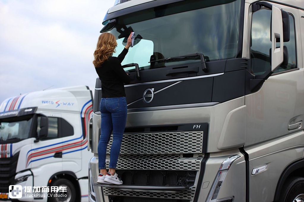 BIGTruck评测7大欧卡旗舰车型驾驶室舒适性,先带您看看斯、沃、奔、曼谁最强! - 第40张 - 提加商用车网 BIGTruck评测7大欧卡旗舰车型驾驶室舒适性,先带您看看斯、沃、奔、曼谁最强! - 第40张