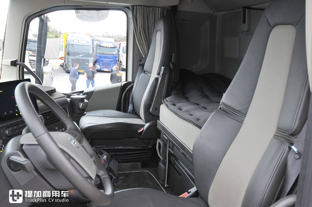 BIGTruck评测7大欧卡旗舰车型驾驶室舒适性,先带您看看斯、沃、奔、曼谁最强! - 第44张 - 提加商用车网 BIGTruck评测7大欧卡旗舰车型驾驶室舒适性,先带您看看斯、沃、奔、曼谁最强! - 第44张