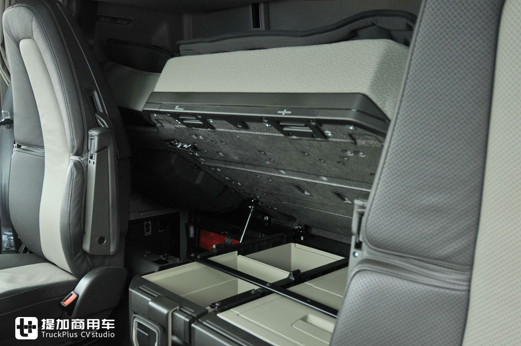 BIGTruck评测7大欧卡旗舰车型驾驶室舒适性,先带您看看斯、沃、奔、曼谁最强! - 第45张 - 提加商用车网 BIGTruck评测7大欧卡旗舰车型驾驶室舒适性,先带您看看斯、沃、奔、曼谁最强! - 第45张