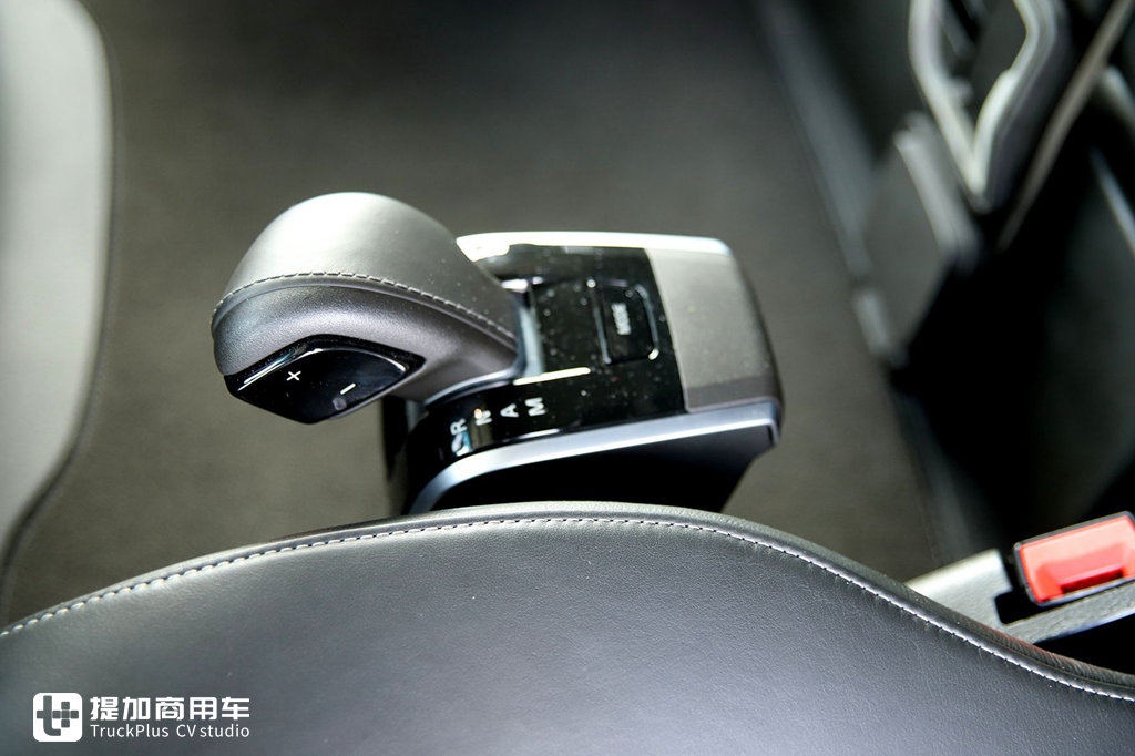 BIGTruck评测7大欧卡旗舰车型驾驶室舒适性,先带您看看斯、沃、奔、曼谁最强! - 第46张 - 提加商用车网 BIGTruck评测7大欧卡旗舰车型驾驶室舒适性,先带您看看斯、沃、奔、曼谁最强! - 第46张
