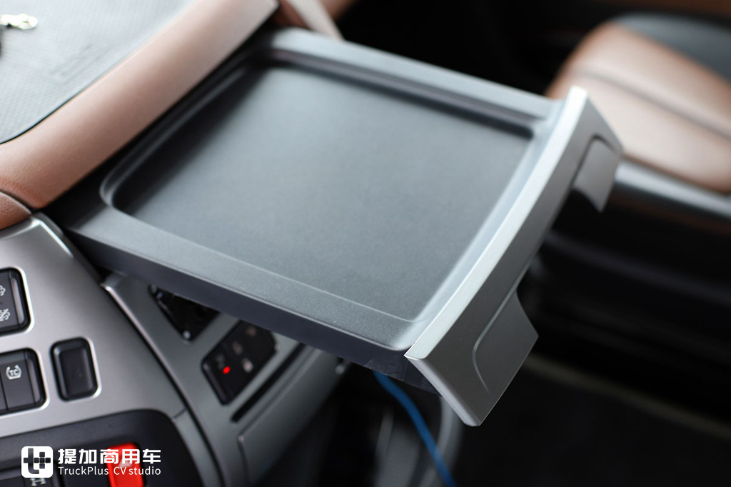 依维柯、达夫、雷诺三强PK,BIGtruck旗舰卡车驾驶室舒适性评测下篇 - 第8张 - 提加商用车网 依维柯、达夫、雷诺三强PK,BIGtruck旗舰卡车驾驶室舒适性评测下篇 - 第8张