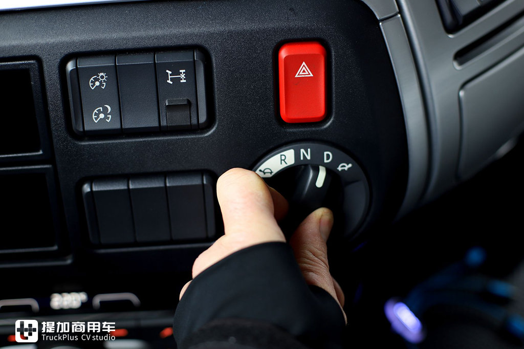 依维柯、达夫、雷诺三强PK,BIGtruck旗舰卡车驾驶室舒适性评测下篇 - 第9张 - 提加商用车网 依维柯、达夫、雷诺三强PK,BIGtruck旗舰卡车驾驶室舒适性评测下篇 - 第9张