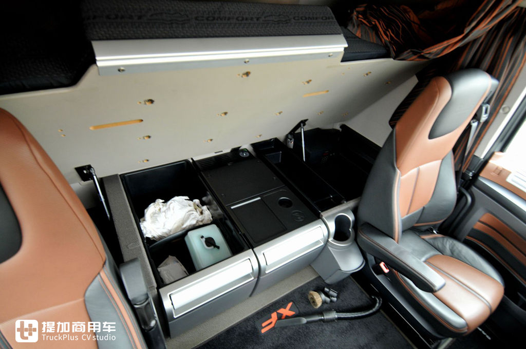 依维柯、达夫、雷诺三强PK,BIGtruck旗舰卡车驾驶室舒适性评测下篇 - 第11张 - 提加商用车网 依维柯、达夫、雷诺三强PK,BIGtruck旗舰卡车驾驶室舒适性评测下篇 - 第11张