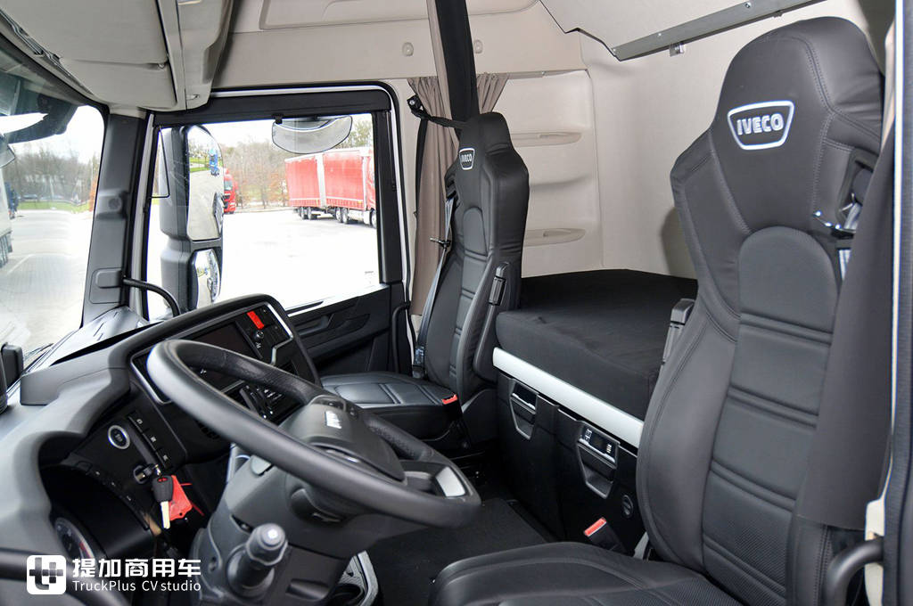 依维柯、达夫、雷诺三强PK,BIGtruck旗舰卡车驾驶室舒适性评测下篇 - 第16张 - 提加商用车网 依维柯、达夫、雷诺三强PK,BIGtruck旗舰卡车驾驶室舒适性评测下篇 - 第16张