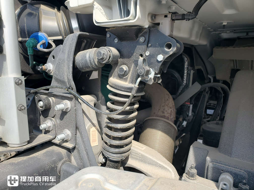 新一代沃尔沃FM上市了,老款还香吗?实拍一辆正上牌的国六车型再带你好好看看 - 第8张 - 提加商用车网 新一代沃尔沃FM上市了,老款还香吗?实拍一辆正上牌的国六车型再带你好好看看 - 第8张