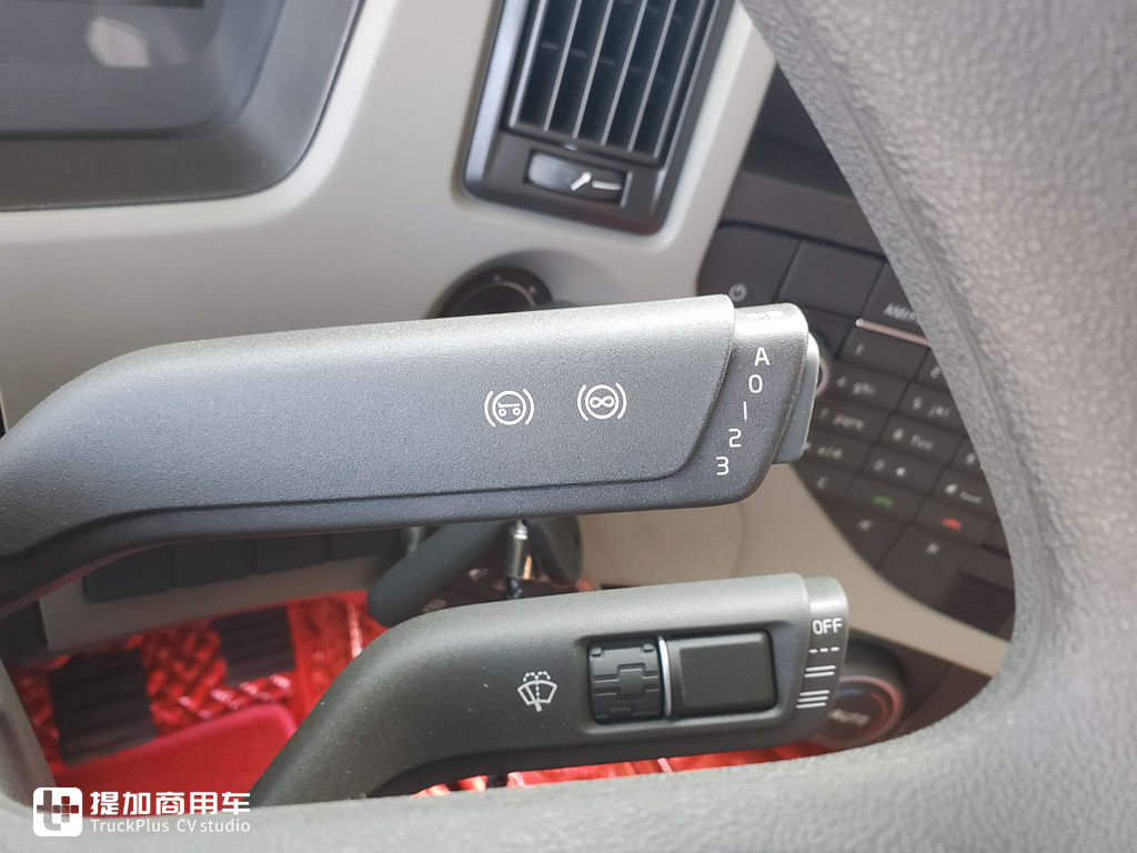 新一代沃尔沃FM上市了,老款还香吗?实拍一辆正上牌的国六车型再带你好好看看 - 第19张 - 提加商用车网 新一代沃尔沃FM上市了,老款还香吗?实拍一辆正上牌的国六车型再带你好好看看 - 第19张
